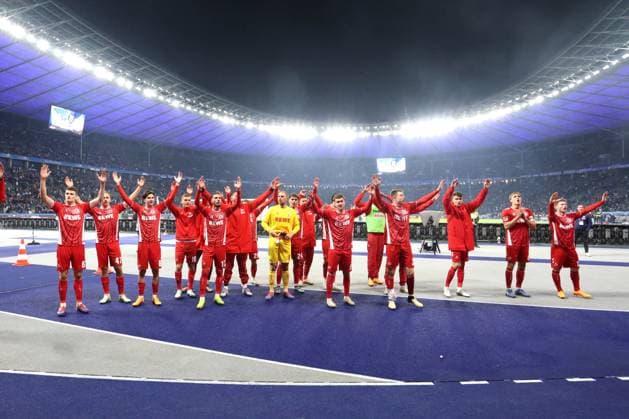 DEU, DFL, 2. FBL, Hertha BSC vs. 1.FC Koeln, 02.11.2024, Berliner Olympiastadion, Berlin, DEU, DFL, 2. FBL, Hertha BSC vs. 1.FC Koeln, im Bild Koelner-Spielerkreis DFL - regulations prohibit any use of Photographs as image sequences and or quasi-video Foto: Juergen Engler nordphoto GmbH