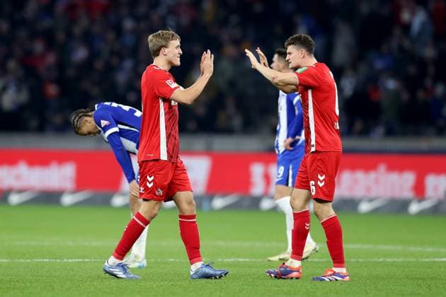 02.11.2024, xtgx, Fussball 2.Bundesliga, Hertha BSC Berlin - 1.FC Köln emspor, v.l. Jubel, Freude über den Sieg bei Timo Huebers Hübers (1.FC Köln, Koeln) Timo Huebers Hübers (1.FC Köln, Koeln) Derry Scherhant (Hertha BSC Berlin) Enttäuscht, traurig, frustiriert (DFL DFB REGULATIONS PROHIBIT ANY USE OF PHOTOGRAPHS as IMAGE SEQUENCES and or QUASI-VIDEO) Berlin
