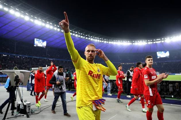 02.11.2024, xtgx, Fussball 2.Bundesliga, Hertha BSC Berlin - 1.FC Köln emspor, v.l. Jubel, Freude über den Sieg bei Marvin Schwäbe (1.FC Köln, Koeln) (DFL DFB REGULATIONS PROHIBIT ANY USE OF PHOTOGRAPHS as IMAGE SEQUENCES and or QUASI-VIDEO) Berlin