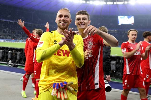 02.11.2024, xtgx, Fussball 2.Bundesliga, Hertha BSC Berlin - 1.FC Köln emspor, v.l. Jubel, Freude über den Sieg bei Köln Koeln Marvin Schwäbe (1.FC Köln, Koeln) Eric Martel (1.FC Köln, Koeln) (DFL DFB REGULATIONS PROHIBIT ANY USE OF PHOTOGRAPHS as IMAGE SEQUENCES and or QUASI-VIDEO) Berlin