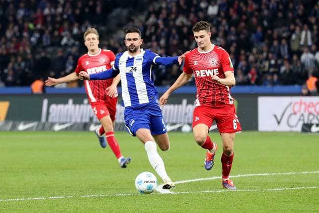 02.11.2024, xtgx, Fussball 2.Bundesliga, Hertha BSC Berlin - 1.FC Köln emspor, v.l. Smail Prevljak (Hertha BSC Berlin) Eric Martel (1.FC Köln, Koeln) Zweikampf, Aktion, action, battle for the ball (DFL DFB REGULATIONS PROHIBIT ANY USE OF PHOTOGRAPHS as IMAGE SEQUENCES and or QUASI-VIDEO) Berlin
