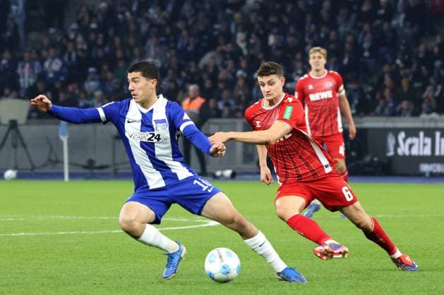 DEU, DFL, 2. FBL, Hertha BSC vs. 1.FC Koeln, 02.11.2024, Berliner Olympiastadion, Berlin, DEU, DFL, 2. FBL, Hertha BSC vs. 1.FC Koeln, im Bild Ibrahim Maza (Hertha BSC Berlin 10), Eric Martel (1.FC Koeln 6) DFL - regulations prohibit any use of Photographs as image sequences and or quasi-video Foto: Juergen Engler nordphoto GmbH