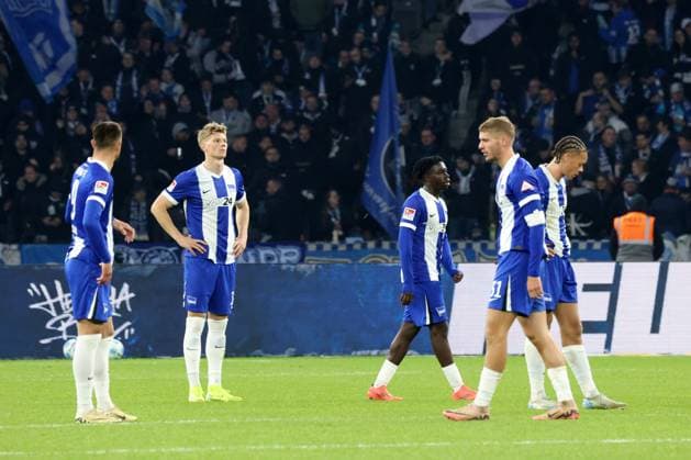 DEU, DFL, 2. FBL, Hertha BSC vs. 1.FC Koeln, 02.11.2024, Berliner Olympiastadion, Berlin, DEU, DFL, 2. FBL, Hertha BSC vs. 1.FC Koeln, im Bild Hertha-Spielerkreis,Marton Dardai (Hertha BSC Berlin 31), Smail Prevljak (Hertha BSC Berlin 9), Luca Schuler (Hertha BSC Berlin 18), Derry Scherhant (Hertha BSC Berlin 39) DFL - regulations prohibit any use of Photographs as image sequences and or quasi-video Foto: Juergen Engler nordphoto GmbH