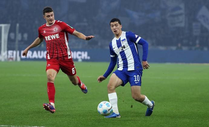 Eric Martel, Ibrahim Maza am Ball Zweikampf Spielszene Aktion Fußball Fussball DFL 2.Bundesliga Herren 11. Spieltag Saison 2024 2025 02.11.2024 Hertha BSC Berlin vs. 1.FC Köln DFL regulations prohibit any use of photographs as image sequences and or quasi-video