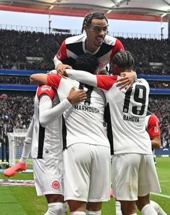02.11.2024, xjrdrx, Fussball 1.Bundesliga, Eintracht Frankfurt - VfL Bochum emspor, v.l. Mahmoud Dahoud (Eintracht Frankfurt), Hugo Ekitike (Eintracht Frankfurt), Omar Marmoush (Eintracht Frankfurt), Ansgar Knauff (Eintracht Frankfurt), Jean-Matteo Bahoya (Eintracht Frankfurt) celebrate the goal, Der Torjubel zum 3:0 (DFL DFB REGULATIONS PROHIBIT ANY USE OF PHOTOGRAPHS as IMAGE SEQUENCES and or QUASI-VIDEO) Frankfurt am Main