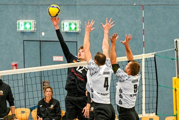 Volleyball - 2. BL - VC Juniors Frankfurt - FC Schüttorf 09 - 02.11.24, Eichborn, Lucas Alexander (Juniors), Moskwa, Krzysztof Kapusniak, Marcin (Schüttorf),