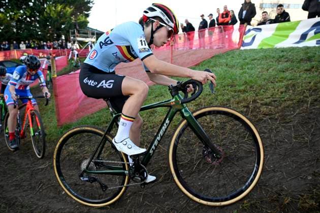2024 UEC Cyclo-Cross EC - Women Juniors PONTEVEDRA, SPAIN - NOVEMBER 03 : Peeters Zita (BEL) in action during the 2024 UEC Cyclo-Cross European Championships for Women Juniors on November 03, 2024 in Pontevedra, Spain, 03 11 2024 Pontevedra Spain  Copyright: xNicoxVereeckenx