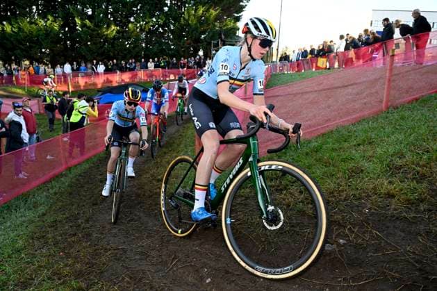 2024 UEC Cyclo-Cross EC - Women Juniors PONTEVEDRA, SPAIN - NOVEMBER 03 : Laurijssen Sanne (BEL) and Peeters Zita (BEL) in action during the 2024 UEC Cyclo-Cross European Championships for Women Juniors on November 03, 2024 in Pontevedra, Spain, 03 11 2024 Pontevedra Spain  Copyright: xNicoxVereeckenx