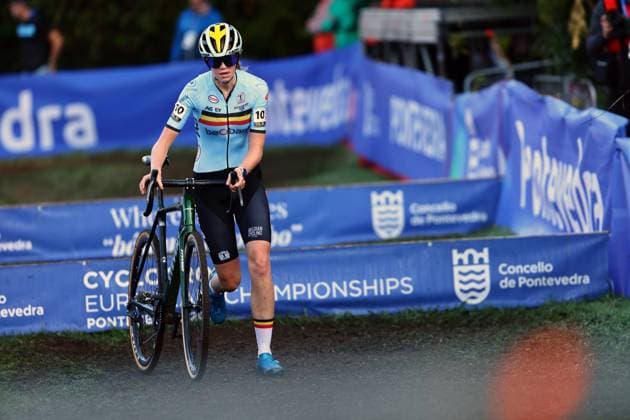 Belgian Sanne Laurijssen pictured in action during the Junior Women race at the European Championships cyclocross cycling in Pontevedra, Spain, Sunday 03 November 2024. DAVIDxPINTENS  x104414922x