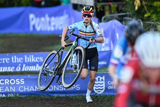 2024 UEC Cyclo-Cross EC - Women Juniors PONTEVEDRA, SPAIN - NOVEMBER 03 : Peeters Zita (BEL) in action during the 2024 UEC Cyclo-Cross European Championships for Women Juniors on November 03, 2024 in Pontevedra, Spain, 03 11 2024 Pontevedra Spain  Copyright: xNicoxVereeckenx
