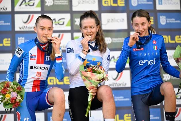 2024 UEC Cyclo-Cross EC - Women Juniors PONTEVEDRA, SPAIN - NOVEMBER 03 : Bukovska Barbora (CZE) winning the silver medal , Grossmann Anja (SUI) winning the gold medal and Pellizotti Giorgia (ITA) winning the bronze medal pictured during the podium ceremony of the 2024 UEC Cyclo-Cross European Championships for Women Juniors on November 03, 2024 in Pontevedra, Spain, 03 11 2024 Pontevedra Spain  Copyright: xNicoxVereeckenx
