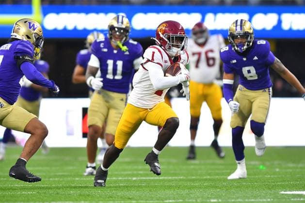 November 02, 2024: USC Trojans wide receiver Zachariah Branch (1) runs after a catch during the NCAA, College League, USA Football game between the USC Trojans and the Washington Huskies in Seattle, Washington. Washington defeated USC 26 - 21. CSM Seattle United States - ZUMAc04_ 20241102_zma_c04_431 Copyright: xStevexFaberx