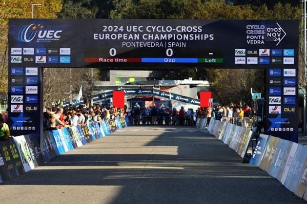 Riders pictured at the start of the men junior race at the European Championships cyclocross cycling in Pontevedra, Spain, Sunday 03 November 2024. DAVIDxPINTENS  x104418114x