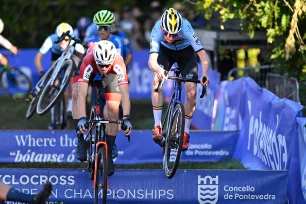 2024 UEC Cyclo-Cross EC - Men Juniors PONTEVEDRA, SPAIN - NOVEMBER 03 : Hofer Valentin (AUT) and Van Den Boer Arthur (BEL) in action during the 2024 UEC Cyclo-Cross European Championships for Men Juniors on November 03, 2024 in Pontevedra, Spain, 03 11 2024 Pontevedra Spain  Copyright: xNicoxVereeckenx