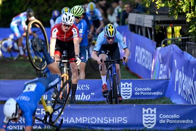 2024 UEC Cyclo-Cross EC - Men Juniors PONTEVEDRA, SPAIN - NOVEMBER 03 : Hofer Valentin (AUT) and Van Den Boer Arthur (BEL) in action during the 2024 UEC Cyclo-Cross European Championships for Men Juniors on November 03, 2024 in Pontevedra, Spain, 03 11 2024 Pontevedra Spain  Copyright: xNicoxVereeckenx