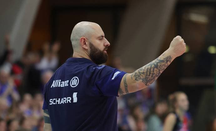Stuttgart , Volleyball Bundesliga Frauen, Allianz MTV Stuttgart vs Dresdner SC , Trainer Konstantin Bitter ( Stgt )