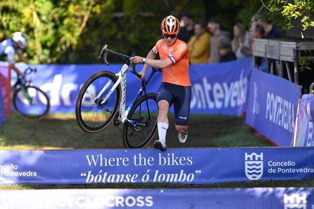 2024 UEC Cyclo-Cross EC - Men Juniors PONTEVEDRA, SPAIN - NOVEMBER 03 : Versloot Rick (NED) in action during the 2024 UEC Cyclo-Cross European Championships for Men Juniors on November 03, 2024 in Pontevedra, Spain, 03 11 2024 Pontevedra Spain  Copyright: xNicoxVereeckenx