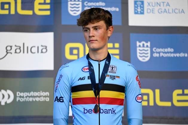 2024 UEC Cyclo-Cross EC - Men Juniors PONTEVEDRA, SPAIN - NOVEMBER 03 : Vanden Eynde Mats (BEL) winning the bronze medal pictured during the podium ceremony of the 2024 UEC Cyclo-Cross European Championships for Men Juniors on November 03, 2024 in Pontevedra, Spain, 03 11 2024 Pontevedra Spain  Copyright: xNicoxVereeckenx