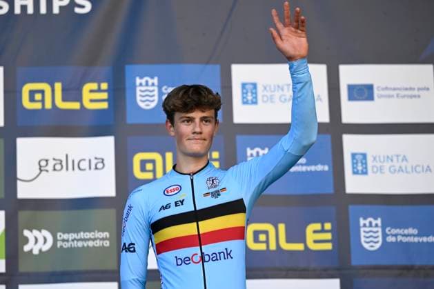 2024 UEC Cyclo-Cross EC - Men Juniors PONTEVEDRA, SPAIN - NOVEMBER 03 : Vanden Eynde Mats (BEL) winning the bronze medal pictured during the podium ceremony of the 2024 UEC Cyclo-Cross European Championships for Men Juniors on November 03, 2024 in Pontevedra, Spain, 03 11 2024 Pontevedra Spain  Copyright: xNicoxVereeckenx