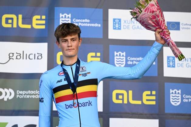 2024 UEC Cyclo-Cross EC - Men Juniors PONTEVEDRA, SPAIN - NOVEMBER 03 : Vanden Eynde Mats (BEL) winning the bronze medal pictured during the podium ceremony of the 2024 UEC Cyclo-Cross European Championships for Men Juniors on November 03, 2024 in Pontevedra, Spain, 03 11 2024 Pontevedra Spain  Copyright: xNicoxVereeckenx