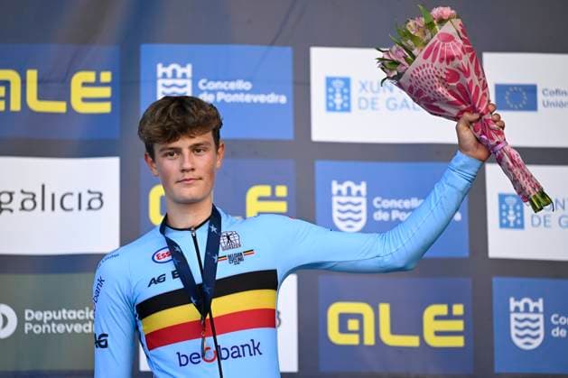 2024 UEC Cyclo-Cross EC - Men Juniors PONTEVEDRA, SPAIN - NOVEMBER 03 : Vanden Eynde Mats (BEL) winning the bronze medal pictured during the podium ceremony of the 2024 UEC Cyclo-Cross European Championships for Men Juniors on November 03, 2024 in Pontevedra, Spain, 03 11 2024 Pontevedra Spain  Copyright: xNicoxVereeckenx