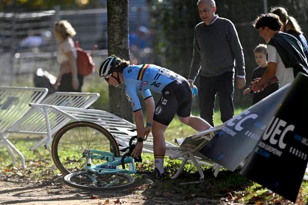 2024 UEC Cyclo-Cross EC - Women U23 PONTEVEDRA, SPAIN - NOVEMBER 03 : crash of Coppens Nette (BEL) during the 2024 UEC Cyclo-Cross European Championships for Women U23 on November 03, 2024 in Pontevedra, Spain, 03 11 2024 Pontevedra Spain  Copyright: xNicoxVereeckenx