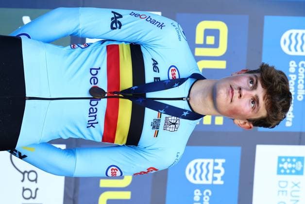 Belgian Mats Vanden Eynde celebrates on the podium with the bronze medal after finishing third place at the men junior race at the European Championships cyclocross cycling in Pontevedra, Spain, Sunday 03 November 2024. DAVIDxPINTENS  x104421912x