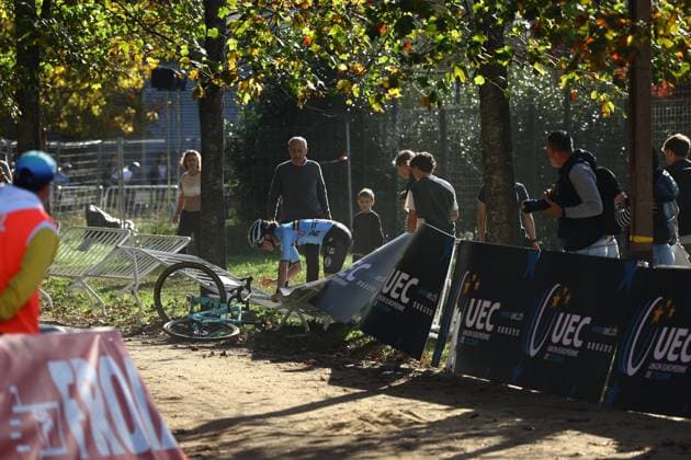 Belgian Nette Coppens pictured after a crash during the U23 Women race at the European Championships cyclocross cycling in Pontevedra, Spain, Sunday 03 November 2024. DAVIDxPINTENS  x104422385x