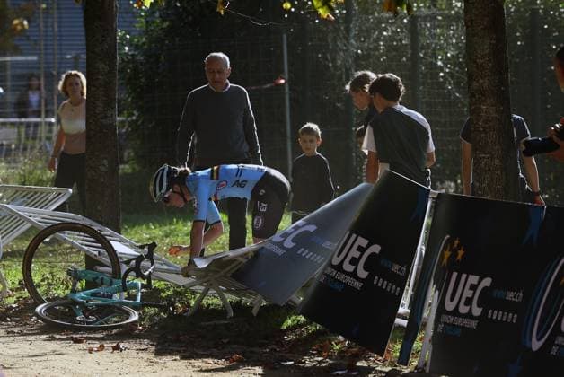 Belgian Nette Coppens pictured after a crash during the U23 Women race at the European Championships cyclocross cycling in Pontevedra, Spain, Sunday 03 November 2024. DAVIDxPINTENS  x104422485x