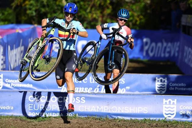 Belgian Fleur Moors pictured in action during the U23 Women race at the European Championships cyclocross cycling in Pontevedra, Spain, Sunday 03 November 2024. DAVIDxPINTENS  x104423602x