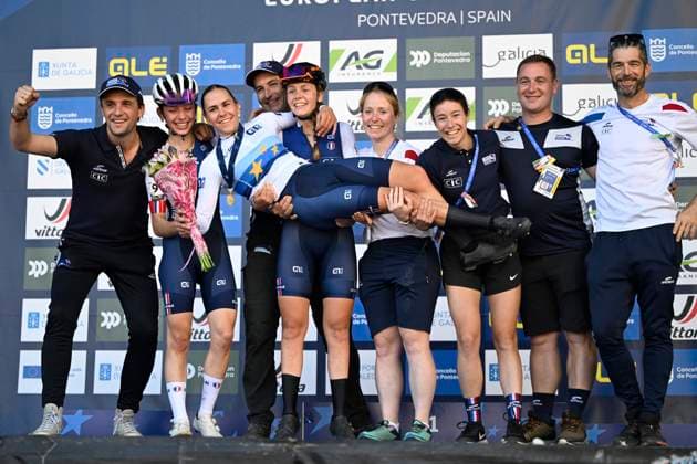 2024 UEC Cyclo-Cross EC - Women U23 PONTEVEDRA, SPAIN - NOVEMBER 03 : Gery Celia (FRA) winning the gold medal pictured with her staff during the podium ceremony of the 2024 UEC Cyclo-Cross European Championships for Women U23 on November 03, 2024 in Pontevedra, Spain, 03 11 2024 Pontevedra Spain  Copyright: xNicoxVereeckenx