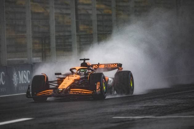 81 PIASTRI Oscar (aus), McLaren F1 Team MCL38, action during the Formula 1 Grande Premio de Sao Paulo 2024, 21th round of the 2024 Formula One World Championship, WM, Weltmeisterschaft from November 1 to 3, 2024 on the Interlagos Circuit, in Sao Paulo, Brazil - F1 - SAO PAULO GRAND PRIX 2024 DPPI Panoramic  241103_R21_BRASILE_DP_XB3_3235