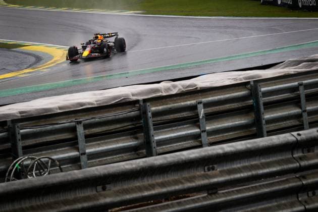 Treino classificatório GP F1 Lenovo SP SÃO PAULO, SP - 03.11.2024: TREINO CLASSIFICATÓRIO GP F1 LENOVO SP - It takes place this Sunday (03) at the Interlagos racetrack, in the south of the capital of São Paulo, after being postponed due to the heavy rain that fell this Saturday (02), the qualifying training for the Formula 1 Lenovo Grand Prix of São Paulo 2024. In the photo, the pilot, Max Verstappen 1, RED BULL. (Photo: Aloisio Mauricio Fotoarena) x2644955x  AloisioxMauricio