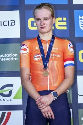 Dutch Leonie Bentveld pictured on the podium after the U23 Women race at the European Championships cyclocross cycling in Pontevedra, Spain, Sunday 03 November 2024. DAVIDxPINTENS  x104425840x