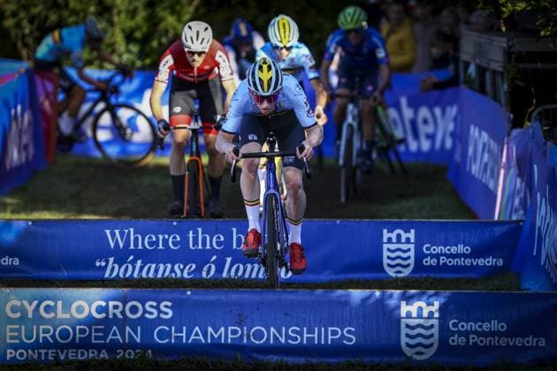 Belgian Seppe Van den Boer pictured in action during the men junior race at the European Championships cyclocross cycling in Pontevedra, Spain, Sunday 03 November 2024. DAVIDxPINTENS  x104427040x