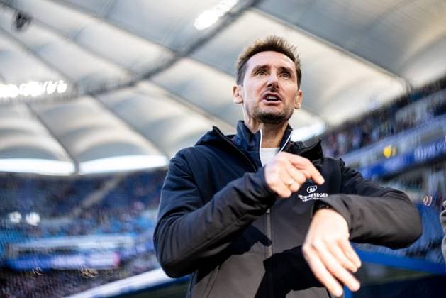 Hamburg, 3. November 2024 - Fußball, 2. Bundesliga 2024 25, Hamburger SV - 1. FC Nürnberg: Miroslav Klose (1. FC Nürnberg, Trainer) DFL REGULATIONS PROHIBIT ANY USE OF PHOTOGRAPHS AS IMAGE SEQUENCES AND OR QUASI-VIDEO.