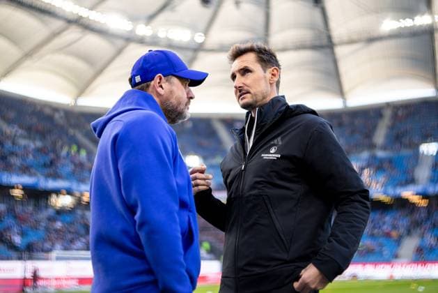 Hamburg, 3. November 2024 - Fußball, 2. Bundesliga 2024 25, Hamburger SV - 1. FC Nürnberg: Steffen Baumgart (Hamburger SV, Trainer), Miroslav Klose (1. FC Nürnberg, Trainer) DFL REGULATIONS PROHIBIT ANY USE OF PHOTOGRAPHS AS IMAGE SEQUENCES AND OR QUASI-VIDEO.