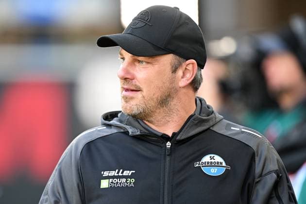 Paderborn, Home Deluxe Arena, 03.11.24, GER, Herren, 2.Bundesliga, Saison 2024-2025, SC Paderborn 07 - Eintracht Braunschweig Bild: Trainer Lukas KWASNIOK (Paderborn) Only for editorial use! DFL regulations prohibit any use of photographs as image sequences and or quasi-video. NRW Deutschland