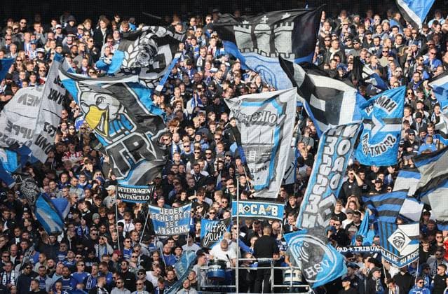 GER, 2. Liga, Hamburger SV vs. 1. FC Nuernberg 03.11.2024, Volksparkstadion, Hamburg, GER, 2. Liga, Hamburger SV vs. 1. FC Nuernberg im Bild picture shows Fahnen Banner Stimmung Emotionen Fans Hamburger SV