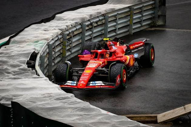 Treino classificatório GP F1 Lenovo SP SÃO PAULO, SP - 03.11.2024: TREINO CLASSIFICATÓRIO GP F1 LENOVO SP - It takes place this Sunday (03) at the Interlagos racetrack, in the south of the capital of São Paulo, after being postponed due to the heavy rain that fell this Saturday (02), the qualifying training for the Formula 1 Lenovo Grand Prix of São Paulo 2024. In the photo, the driver& 39;s car, Carlos Sainz 55, FERRARI, after the accident. (Photo: Aloisio Mauricio Fotoarena) x2644967x  AloisioxMauricio