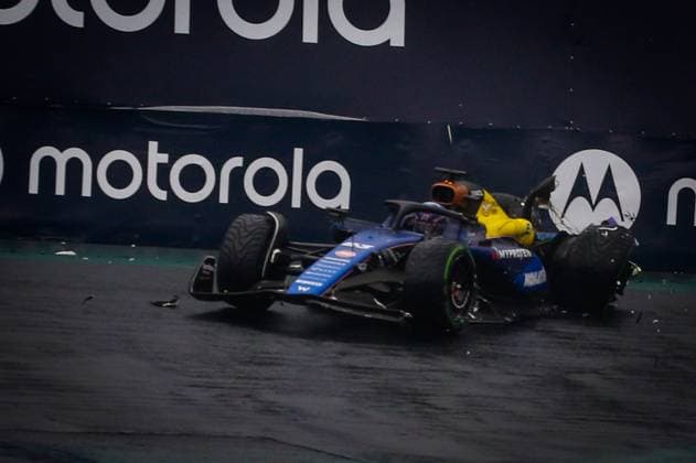 Treino classificatório GP F1 Lenovo SP SÃO PAULO, SP - 03.11.2024: TREINO CLASSIFICATÓRIO GP F1 LENOVO SP - It takes place this Sunday (03) at the Interlagos racetrack, in the south of the capital of São Paulo, after being postponed due to the heavy rain that fell this Saturday (02), the qualifying training for the Formula 1 Lenovo Grand Prix of São Paulo 2024. In the photo, the pilot, Alexander Albon 23, WILLIAMS, suffers an accident during qualifying. (Photo: Aloisio Mauricio Fotoarena) x2644987x  AloisioxMauricio