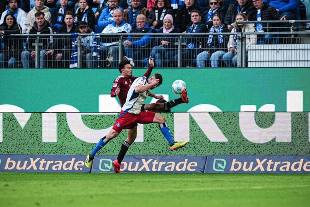 Jens Castrop (1. FC Nuernberg, 17), Jean-Luc Dompe (Hamburger SV, 07) GER, Hamburger SV vs. 1. FC Nuernberg, Fussball, 2. Bundesliga, Spieltag 11, Saison 2024 2025, 03.11.2024 DFL REGULATIONS PROHIBIT ANY USE OF PHOTOGRAPHS AS IMAGE SEQUENCES AND OR QUASI-VIDEO GER, Hamburger SV vs. 1. FC Nuernberg, Fussball, 2. Bundesliga, Spieltag 11, Saison 2024 2025, 03.11.2024 Hamburg