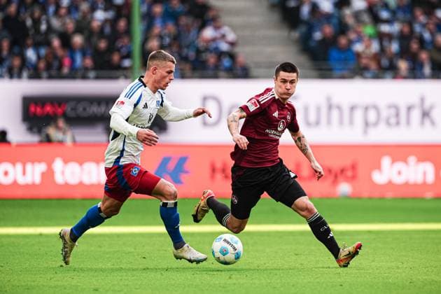 Miro Muheim (Hamburger SV, 28), Oliver Villadsen (1. FC Nuernberg, 02) GER, Hamburger SV vs. 1. FC Nuernberg, Fussball, 2. Bundesliga, Spieltag 11, Saison 2024 2025, 03.11.2024 DFL REGULATIONS PROHIBIT ANY USE OF PHOTOGRAPHS AS IMAGE SEQUENCES AND OR QUASI-VIDEO GER, Hamburger SV vs. 1. FC Nuernberg, Fussball, 2. Bundesliga, Spieltag 11, Saison 2024 2025, 03.11.2024 Hamburg
