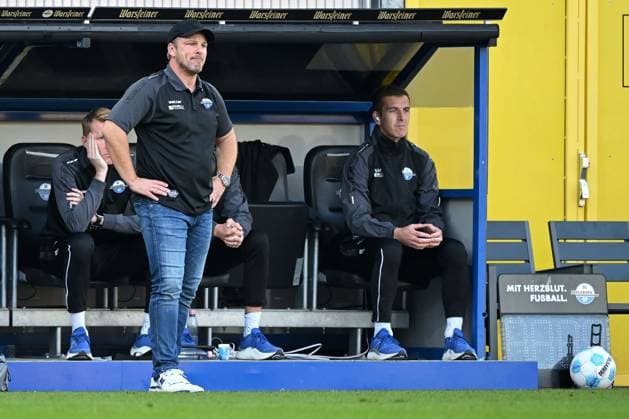 Paderborn, Home Deluxe Arena, 03.11.24, GER, Herren, 2.Bundesliga, Saison 2024-2025, SC Paderborn 07 - Eintracht Braunschweig Bild: Trainer Lukas KWASNIOK (Paderborn) Only for editorial use! DFL regulations prohibit any use of photographs as image sequences and or quasi-video. NRW Deutschland