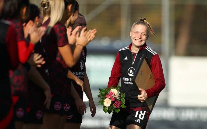 Franziska Mai , Preis für Karriere bei fcn, Frauen 2.Bundesliga , 1.FCN Nürnberg-Freiburg II, Spieltag 9, Fußball , in den Sportpark Valznerweiher Stadion , Nürnberg, Bayern, Deutschland . November 03, 2024 . Photo by: Davide Elias Ipa Photo Pressefoto DENL Copyright: xDavidexEliasx