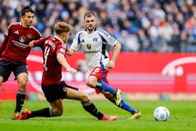Hamburg, 3. November 2024 - Fußball, 2. Bundesliga 2024 25, Hamburger SV - 1. FC Nürnberg: Jens Castrop (1. FC Nürnberg, 17), Finn Jeltsch (1. FC Nürnberg, 4), Lukasz Poreba (Hamburger SV, 6) DFL REGULATIONS PROHIBIT ANY USE OF PHOTOGRAPHS AS IMAGE SEQUENCES AND OR QUASI-VIDEO.