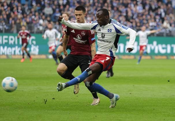 Jean Luc Dompe (HSV) Oliver Villadsen (1. FC Nuernberg) Fussball, Herren, Saison 2024 2025, 2.BL, Volksparkstadion, Hamburger SV gegen 1.FC Nuernberg DFL REGULATIONS PROHIBIT ANY USE OF PHOTOGRAPHS AS IMAGE SEQUENCES AND OR QUASI-VIDEO.