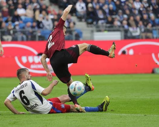 Lukasz Poreba (HSV), Oliver Villadsen (1. FC Nuernberg) Fussball, Herren, Saison 2024 2025, 2.BL, Volksparkstadion, Hamburger SV gegen 1.FC Nuernberg DFL REGULATIONS PROHIBIT ANY USE OF PHOTOGRAPHS AS IMAGE SEQUENCES AND OR QUASI-VIDEO.