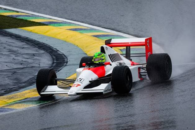Formel 1, GP Brasilien in Sao Paulo, Lewis Hamilton fährt historisches Rennauto von Ayrton Senna Lewis Hamilton driving the McLaren MP4 5B of Ayrton Senna during the Formula 1 Grande Premio de Sao Paulo 2024, 21th round of the 2024 Formula One World Championship, WM, Weltmeisterschaft from November 1 to 3, 2024 on the Interlagos Circuit, in Sao Paulo, Brazil - F1 - SAO PAULO GRAND PRIX 2024 DPPI Panoramic  241103_R21_BRASILE_DP_FG007412