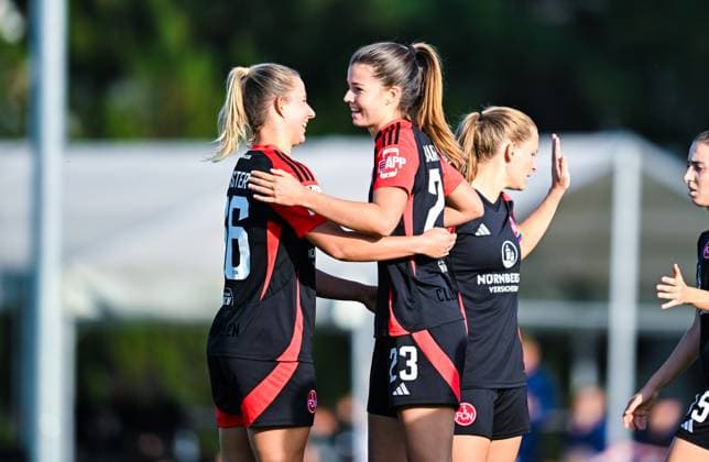 Nele Bauereisen (1. FC Nuernberg) und Meret Guenster (1. FC Nuernberg) bejubeln das erste Tor ihrer Mannschaft, 2. Frauen-Bundesliga, 1. FC Nuernberg vs SC Freiburg II, Sportpark Valznerweiher am 03. November 2024 in Nuernberg, Deutschland. (Foto von Silas Schueller DeFodi Images) Nele Bauereisen (1. FC Nuernberg) und Meret Guenster (1. FC Nuernberg) celebrate scoring the first goal, 2. Frauen-Bundesliga, 1. FC Nuernberg vs SC Freiburg II, Sportpark Valznerweiher on November 3, 2024 in Nuremberg, Germany. (Photo by Silas Schueller DeFodi Images) not used in POL SRB CRO FRA GBR NED ITA USA Defodi-121_121_FCNSCF_20241103_191